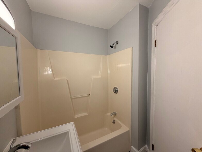 Building Photo - 394 Riverway