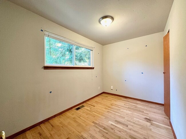 Building Photo - 3BR/1+1BA Single Family House - Bellevue