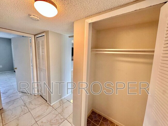 Building Photo - 5317 Curry Ford Rd