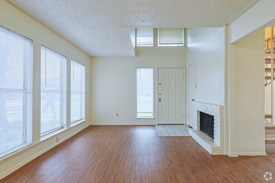 Primary Photo - Forest Creek Apartments