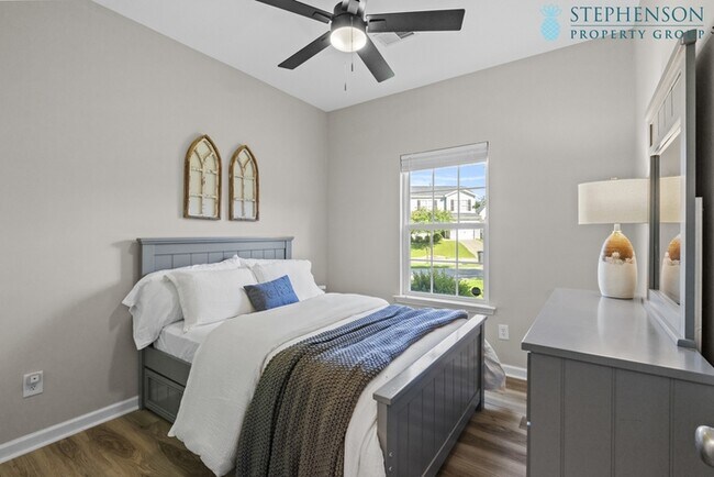 Building Photo - Furnished Rental! STR