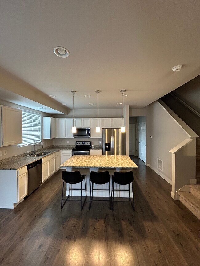 Building Photo - 16138 E Elk Dr