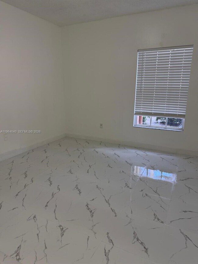 Building Photo - 10354 Fox Trail Rd S