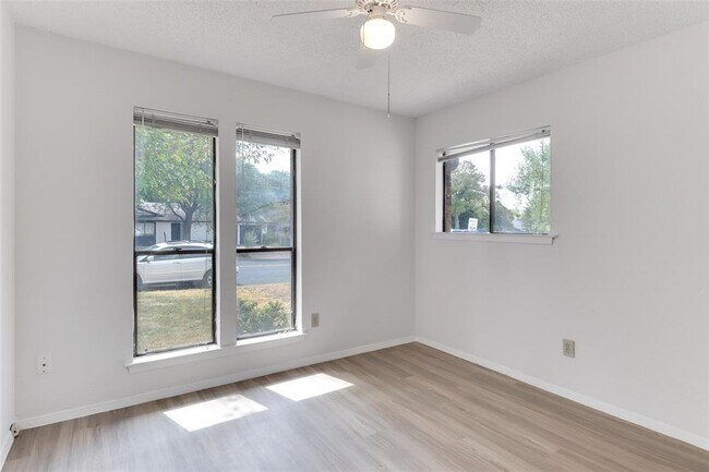 Building Photo - 11407 Barrington Way