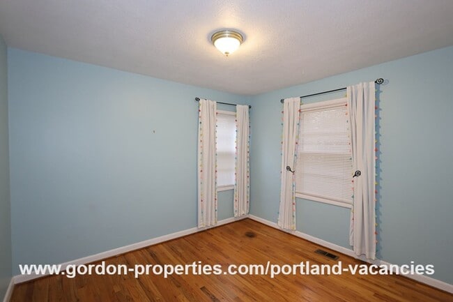 Building Photo - SE Flavel St - Woodstock 3 bedroom home with single car garage