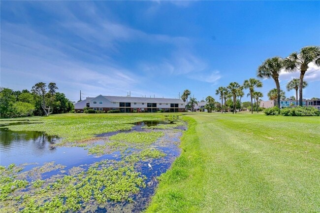 Building Photo - 200 Country Club Dr