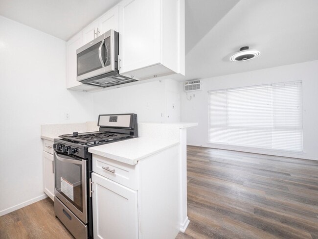 Building Photo - 2469 S. Robertson Blvd