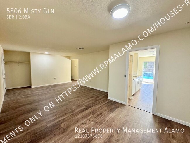 Building Photo - AVAILABLE NOW! Beautiful 3-Bedroom/ 2 Bath...