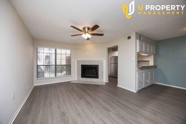 Building Photo - Updated Condo with New Vinyl Flooring & Ne...