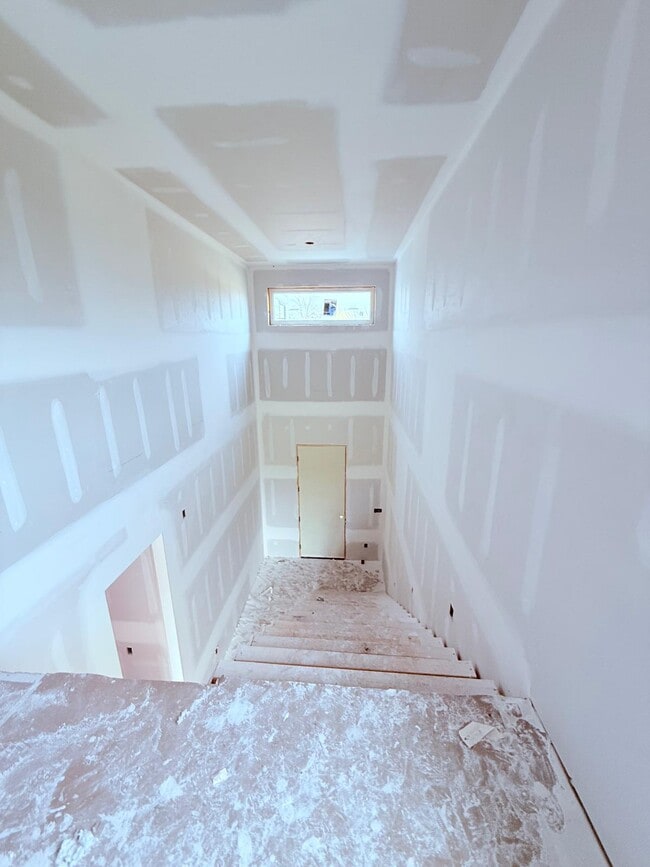 Building Photo - 1110 NW Sproul Dr