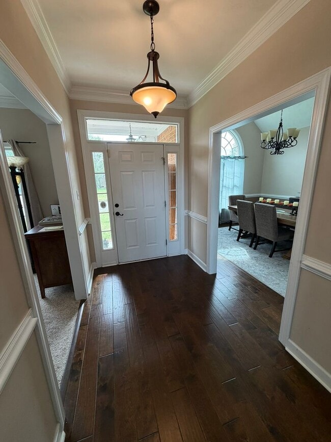 Building Photo - 4 Bed / 2.5 Bath Single Family Home