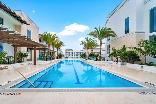 Building Photo - 220 SE Mizner Blvd