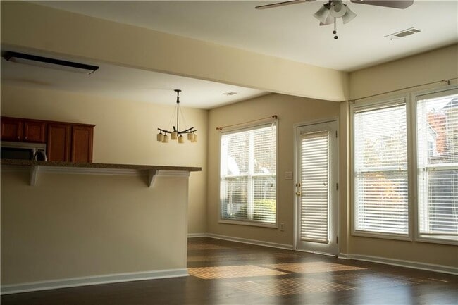 Building Photo - 2279 White Alder Dr NE