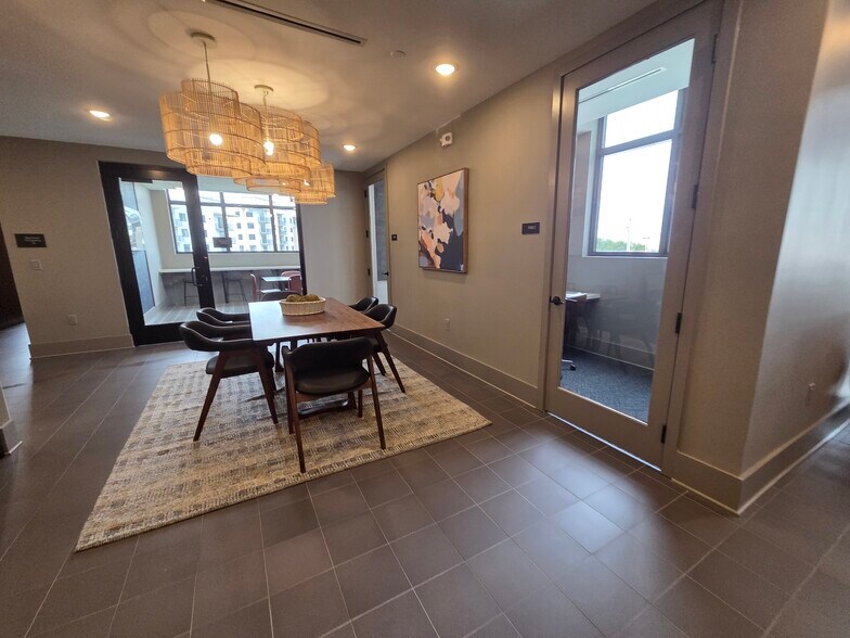 Building Photo - 2720 SW 69th Ave