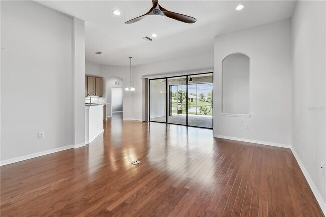 Building Photo - 5303 Moon Shell Dr