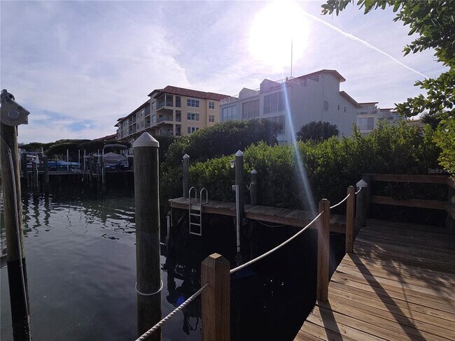 Building Photo - 1515 Pinellas Bayway S