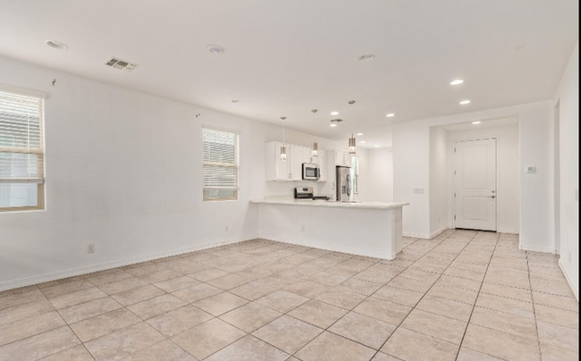 Building Photo - Great location near Westgate!