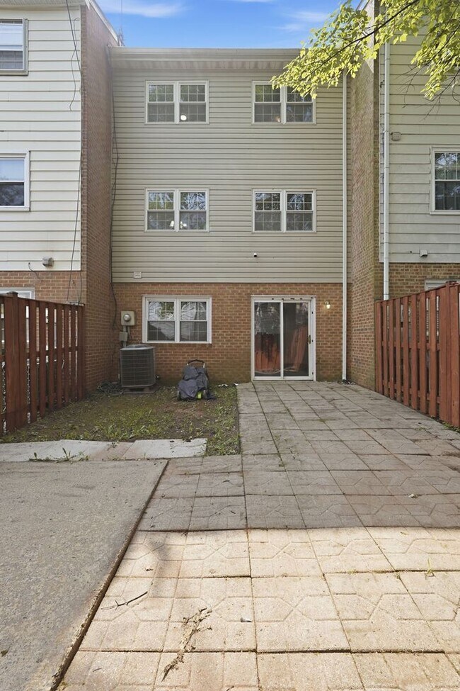 Building Photo - 9178 Laurelwood Ct