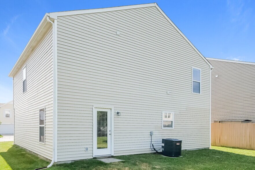 Building Photo - 10815 Grace Dr