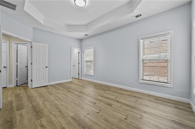 Building Photo - 675 Manor Glen Dr