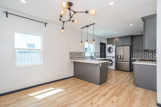 Dining Room - 1711 S Ridgeley Dr