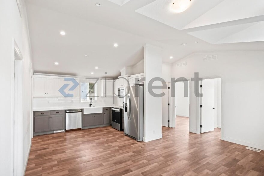 Building Photo - 2838 Romagnolo St