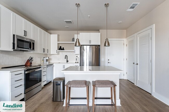 Primary Photo - 300 E Broad St