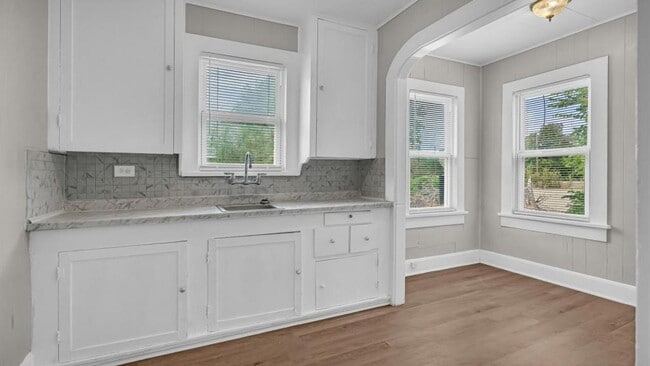 Building Photo - 203 3rd Ave NW