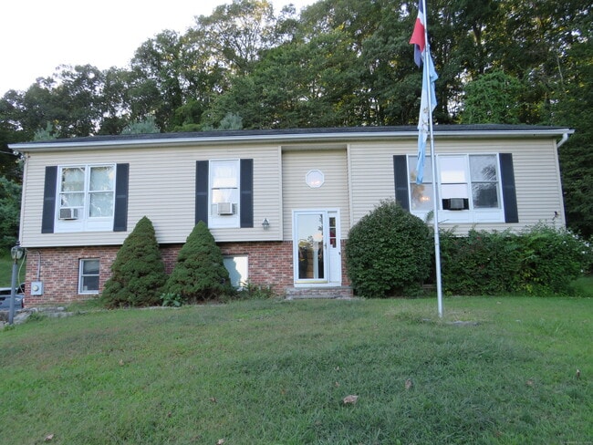 Primary Photo - 15 Hayestown Heights