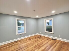Building Photo - 39 Spruce St