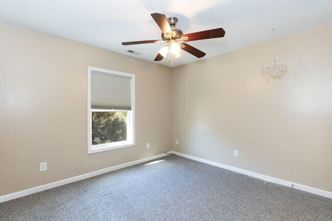 Building Photo - Beautiful 3-Bedroom Single Family Home wit...