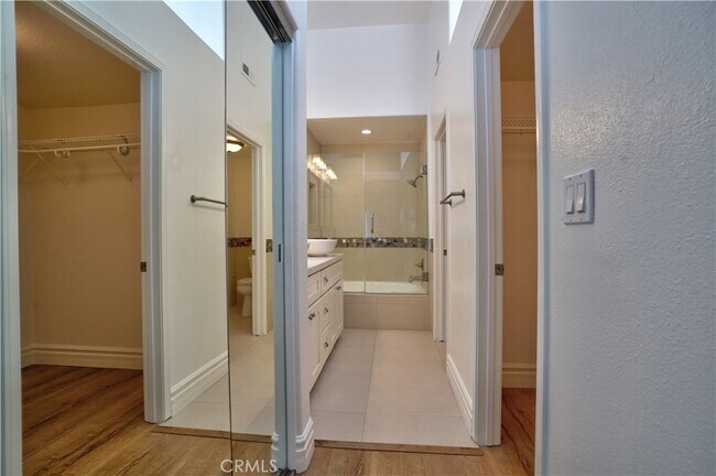 Building Photo - 7401 Seabluff Dr