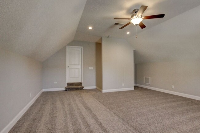 Building Photo - Luxury Home