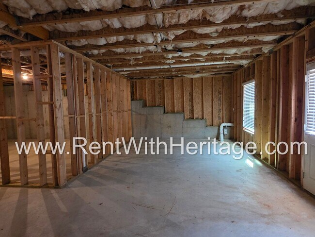 Building Photo - ABSOLUTELY BEAUTIFUL 5 BEDROOM/ 4.5 BATH HOME YOU DONT WANT TO MISS.