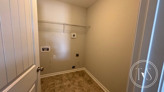 Building Photo - SUMMER MOVE-IN SPECIAL AND RATE DROP ALERT...