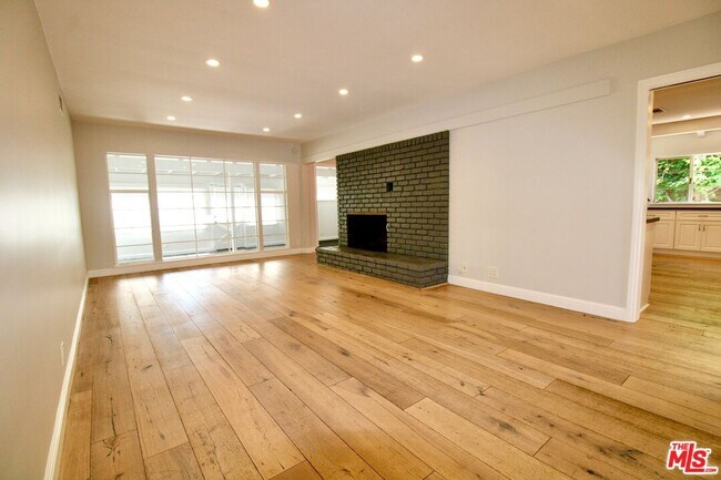 Building Photo - 5415 Coldwater Canyon Ave