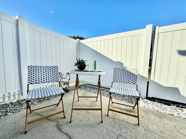 Building Photo - READY NOW!! End-Unit Loft-Style Condo w/1s...