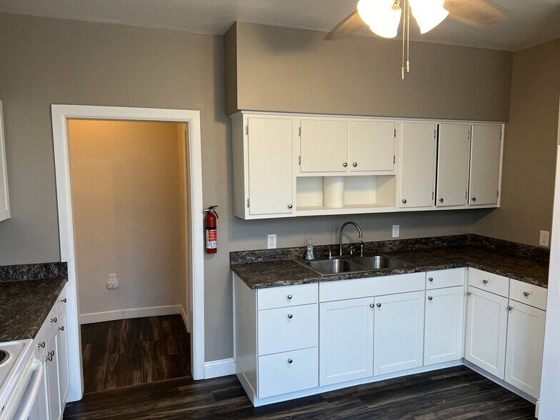 Building Photo - 143 Seminary Ave