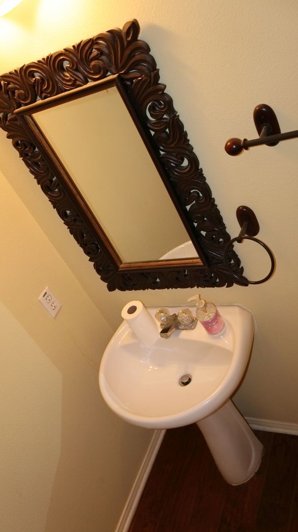 Building Photo - 3 bedrooms 2.5 baths  house in Eastlake- Chula Vista