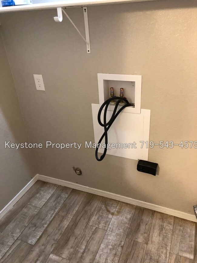 Building Photo - 486 W Bellflower Dr