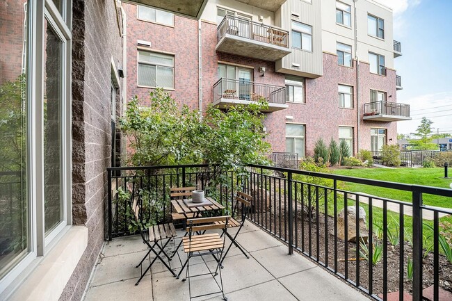 Building Photo - Luxury 1 Bed 1 Bath Condo at The Peloton W...