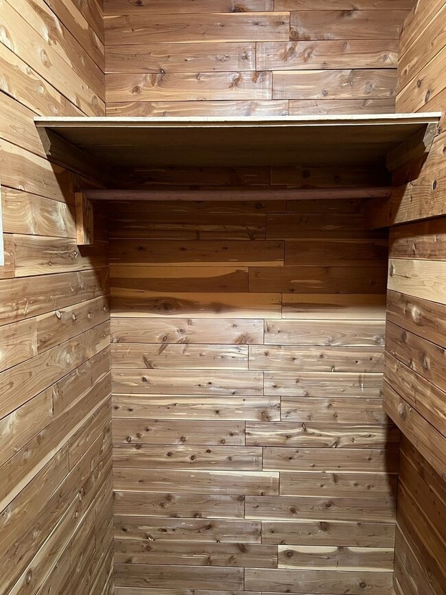 Building Photo - Kemp St Studio Apartment