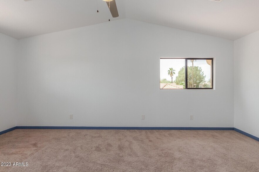 Building Photo - 5906 E Juniper Ave