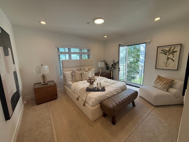 Building Photo - 239 S Marengo Ave