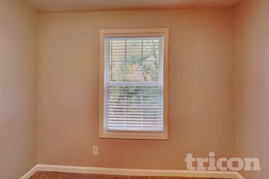 Building Photo - 1455 Enchanted Forest Dr