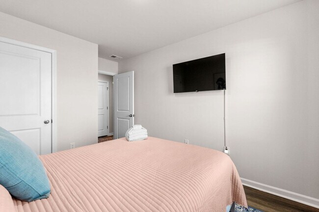 Building Photo - 332 Bayou Loop