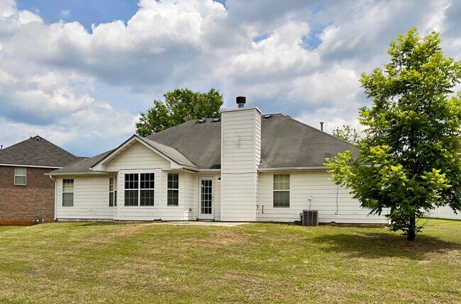 Building Photo - Updated, Spacious Brick Ranch in Great Neighbrorhood!