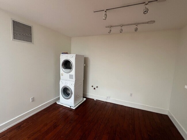 Building Photo - 125 Washington St