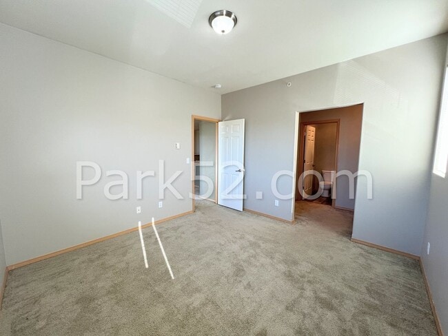 Building Photo - 2 Bedroom Condo in DuPont