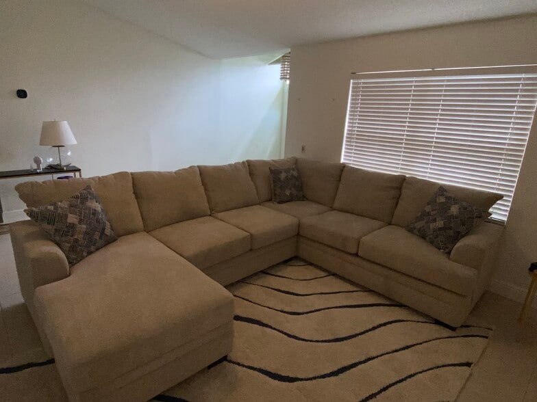 Building Photo - 1469 SW Leisure Ln